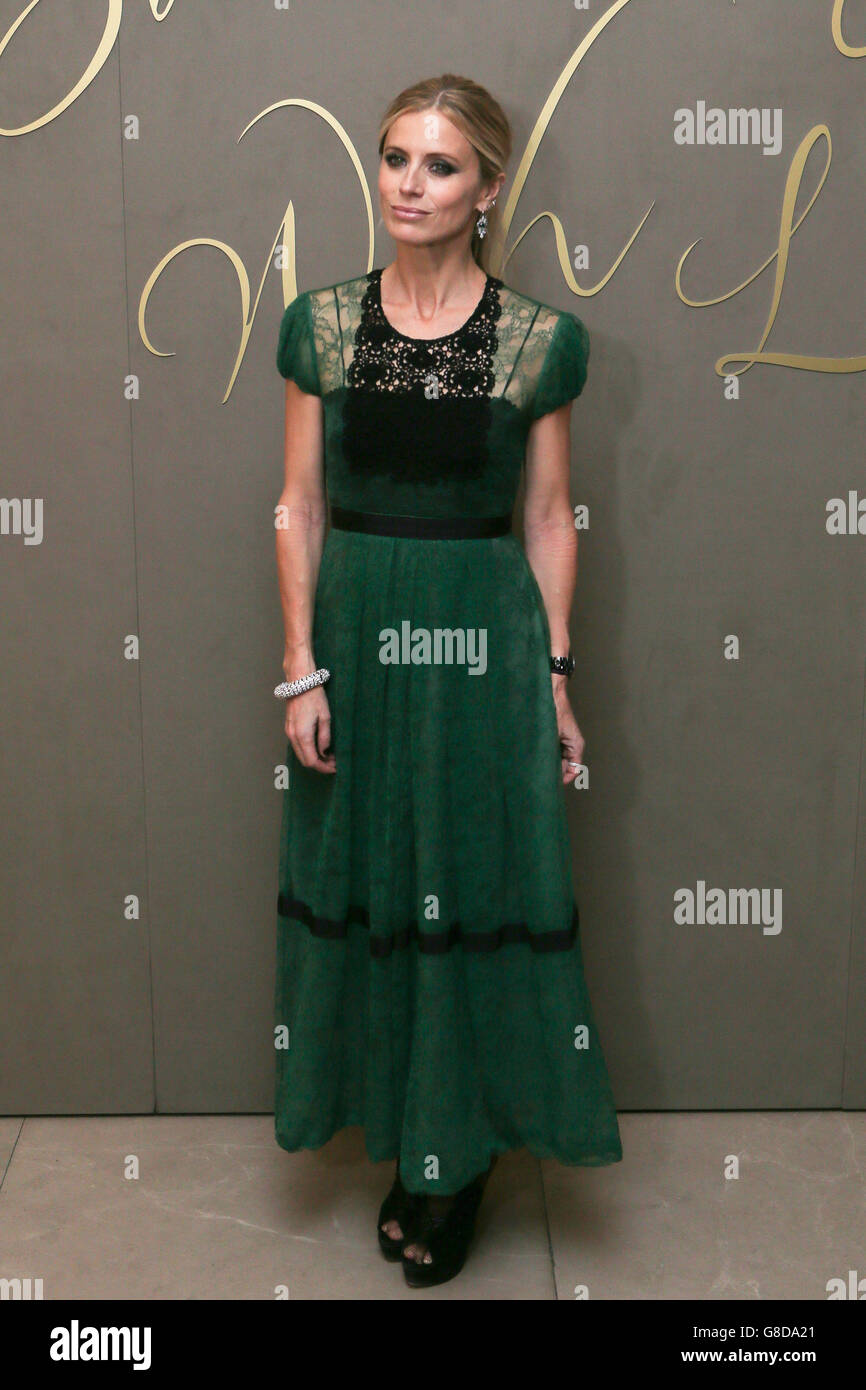 Laura Bailey arriva per la prima del film di festa di Burberry, ospitato dal capo creativo e direttore esecutivo Christopher Bailey e Elton John a Burberry, Regent Street, Londra. Foto Stock