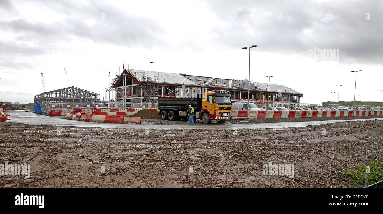 I lavori di costruzione che si svolge presso il Galles del Nord nella prigione di Wrexham Industrial Estate, il Galles del Nord, come nove nuove prigioni sono costruiti sotto i piani per chiudere carceri Vittoriano e li vendono per alloggiamento, il governo ha annunciato. Foto Stock