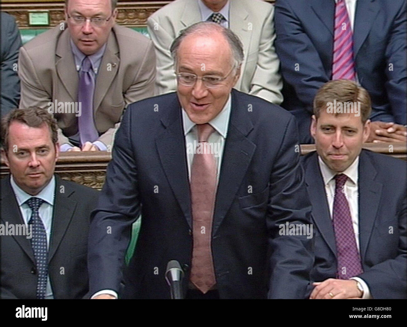 Il leader del partito conservatore Michael Howard ha risposto alla dichiarazione del primo ministro britannico Tony Blair sui colloqui di Bruxelles della scorsa settimana, che si sono conclusi con una situazione di stallo sul bilancio e hanno messo in attesa il futuro della nascente costituzione. Foto Stock