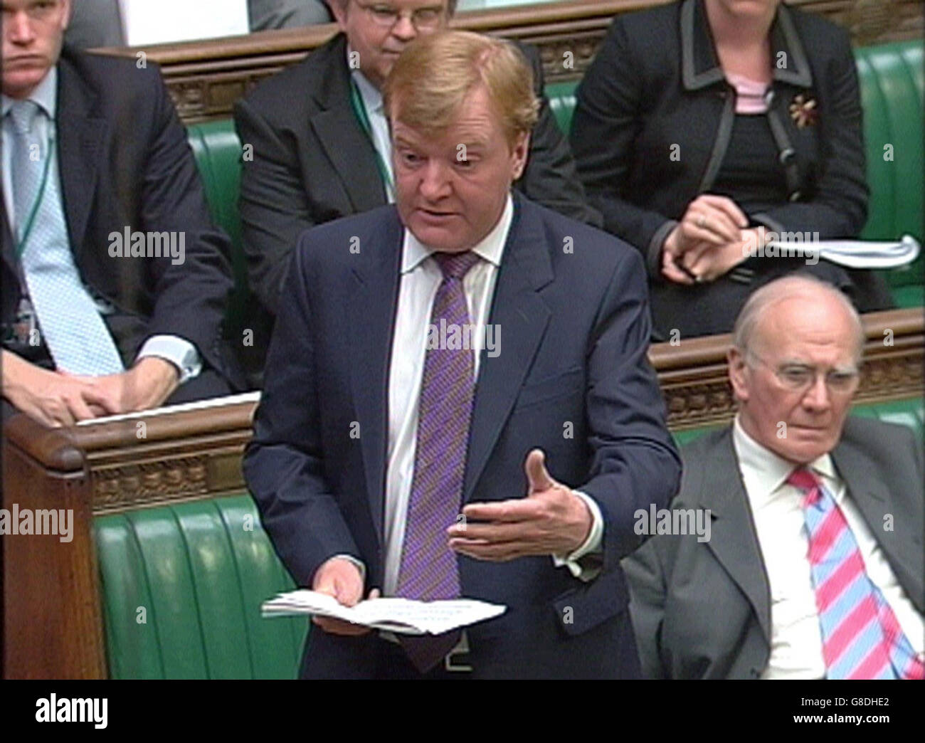 Il leader liberaldemocratico Charles Kennedy ha risposto alla dichiarazione del primo ministro britannico Tony Blair sui colloqui di Bruxelles della scorsa settimana che si sono conclusi con una situazione di stallo sul bilancio e hanno messo in attesa il futuro della nascente costituzione. Foto Stock