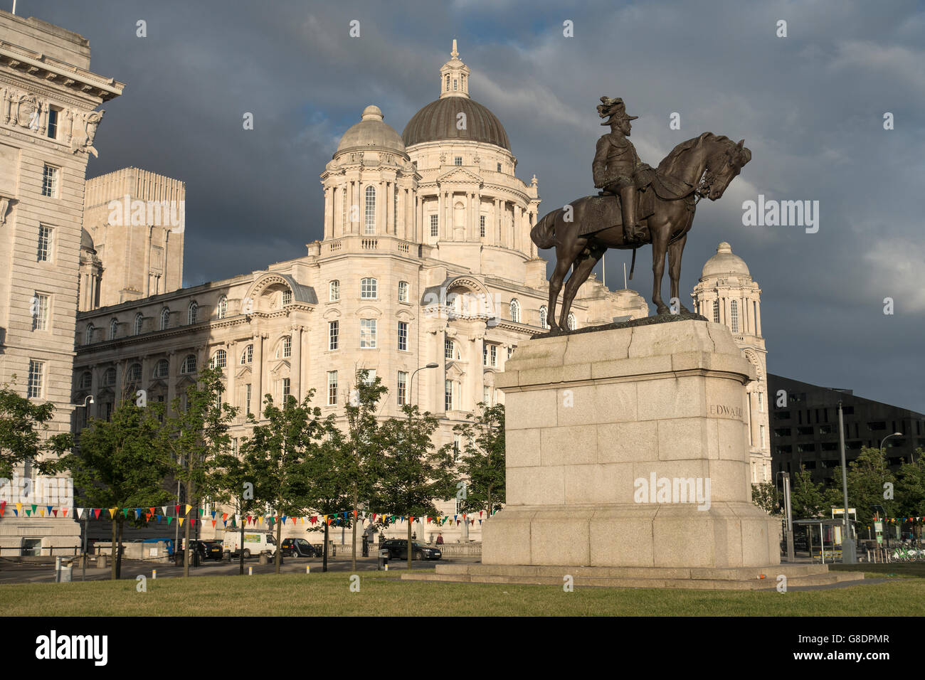 Statua Edward VII da Sir William Goscombe John, 1860-1952 1916; ripristinata 2008 bronzo su un piedistallo di granito Pier Head, Liverpool Foto Stock