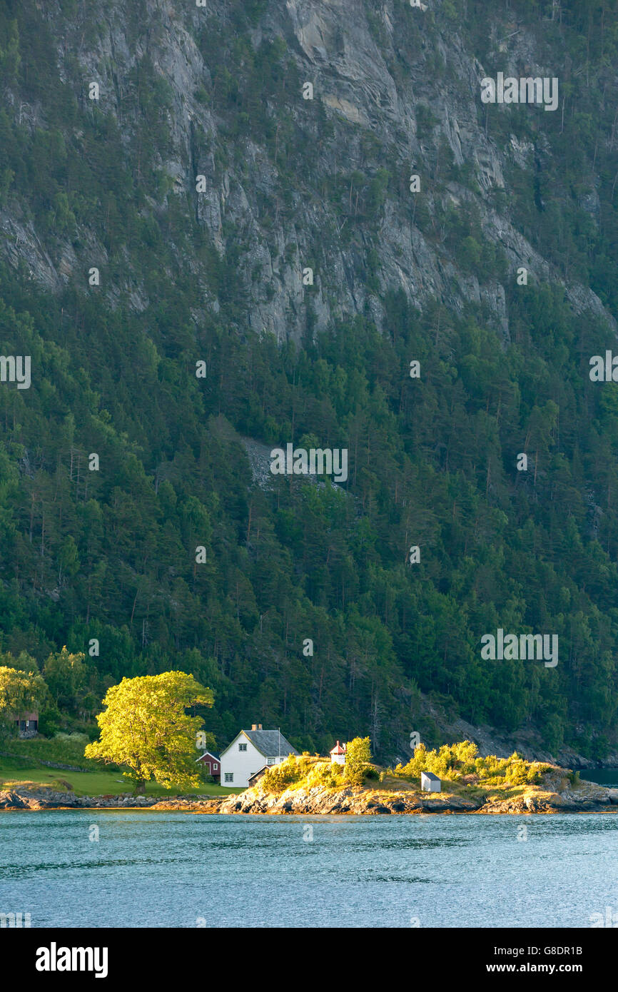 Remote house presso il Geirangerfjord in Norvegia Foto Stock