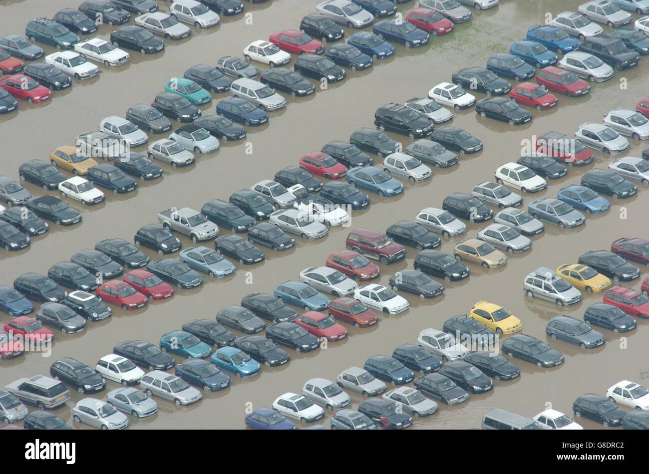 Glastonbury Festival 2005 - Worthy Farm. Una vista aerea di un campo di automobili al festival Pilton vicino a Glastonbury. Foto Stock