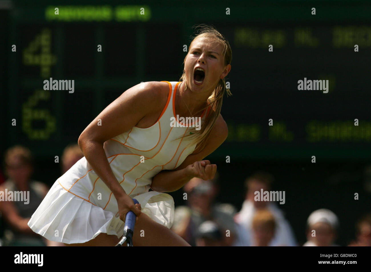 La russa Maria Sharapova festeggia la vittoria del primo set Foto Stock