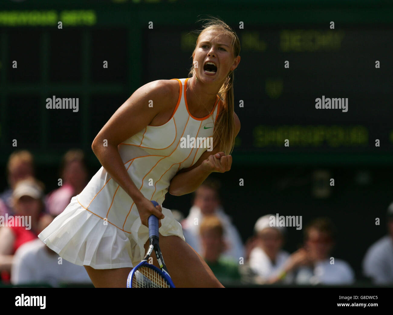 Tennis - campionati di Wimbledon 2005 - Le donne della quarta tornata - Maria Sharapova v Nathalie DECHY - Tutti i Club in Inghilterra Foto Stock