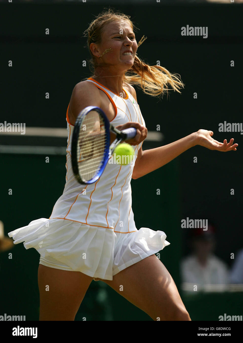 Maria Sharapova della Russia sulla strada per sconfiggere Nathalie della Francia Dechy Foto Stock