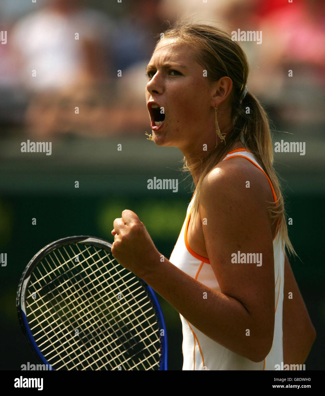 Tennis - campionati di Wimbledon 2005 - Le donne della quarta tornata - Maria Sharapova v Nathalie DECHY - Tutti i Club in Inghilterra Foto Stock