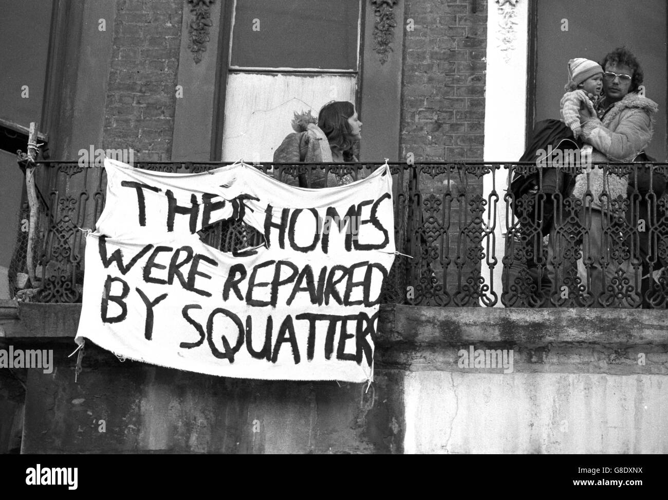 Addio vista oggi dal balcone di una delle 17 case vittoriane in Elgin Avenue, Maida vale, dove una squadra di tre anni si è conclusa pacificamente. Foto Stock