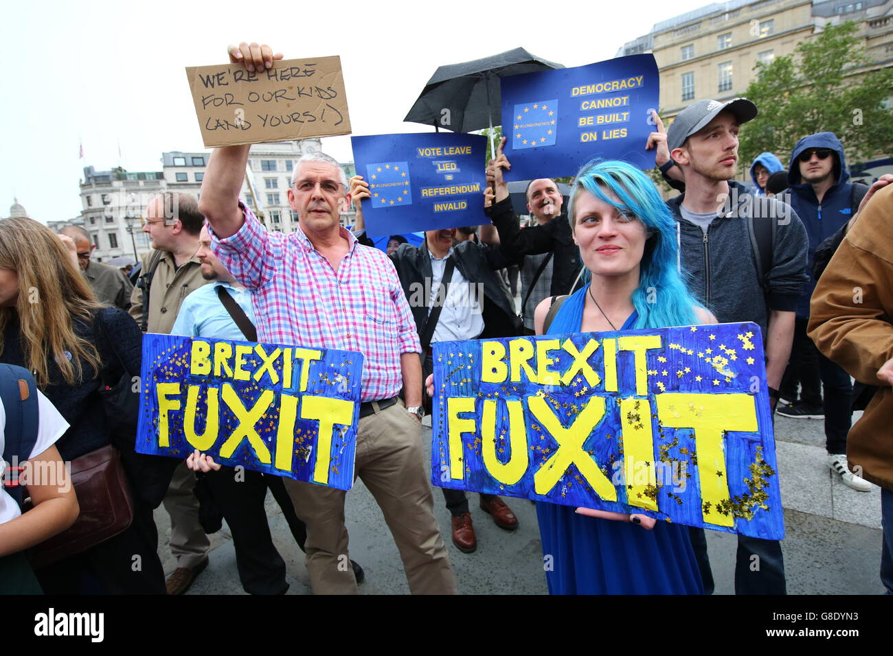 I manifestanti a Londra soggiorni anti-Brexit dimostrazione, Trafalgar Square, Londra Foto Stock