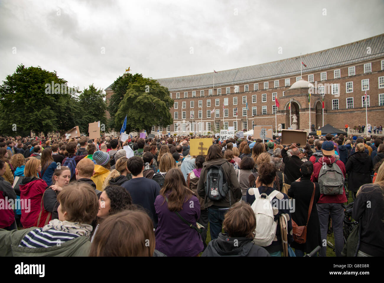 Bristol REGNO UNITO. Il 28 giugno 2016. Stare insieme Bristol ha tenuto un rally che mostra il loro sostegno per l'Europa, dopo i risultati del referendum NEL REGNO UNITO. Bristol ha votato il 62% a favore dei rimanenti nella UE. Paolo Hennell / Alamy Live News Foto Stock