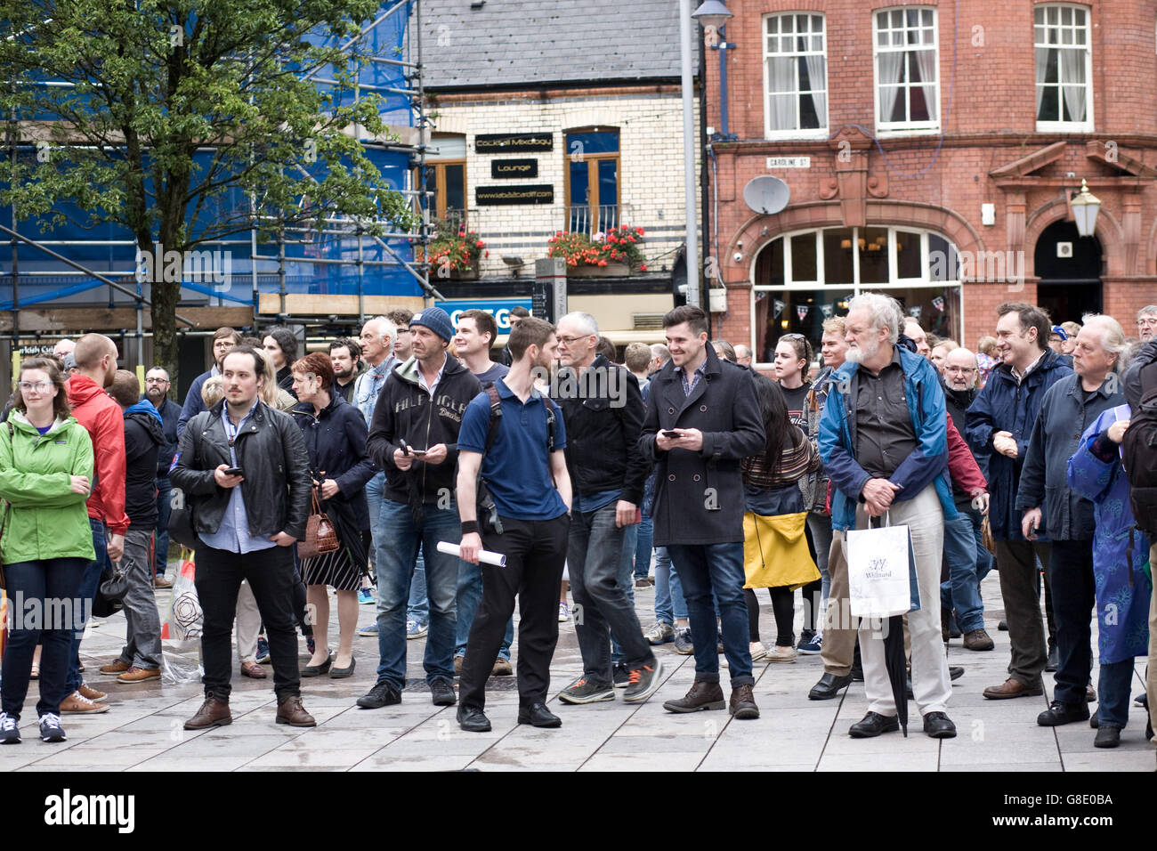 Cardiff, Regno Unito. Il 28 giugno, 2014. Cardiff come una città si riunisce per celebrare l'Europa dopo gli episodi di razzismo a seguito del referendum UE e brexit. Altoparlanti inclusi Plaid Cymru leader Leanne legno. Credito: Amonochromedream.com/Alamy Live News Foto Stock