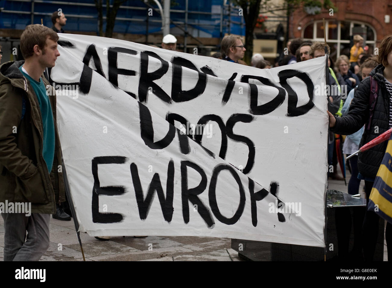 Cardiff, Regno Unito. Il 28 giugno, 2014. Cardiff come una città si riunisce per celebrare l'Europa dopo gli episodi di razzismo a seguito del referendum UE e brexit. Altoparlanti inclusi Plaid Cymru leader Leanne legno. Credito: Amonochromedream.com/Alamy Live News Foto Stock