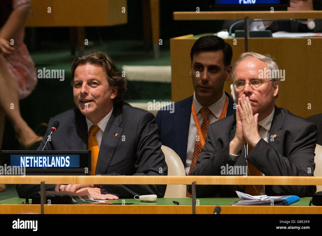 Organizzazione delle Nazioni Unite, il Consiglio di Sicurezza delle Nazioni Unite presso la sede delle Nazioni Unite a New York. Il 28 giugno, 2016. Bert Koenders(L), il ministro degli affari esteri dei Paesi Bassi, parla durante l'elezione dei membri non permanenti del Consiglio di Sicurezza delle Nazioni Unite presso la sede delle Nazioni Unite a New York, 28 giugno 2016. © Li Muzi/Xinhua/Alamy Live News Foto Stock