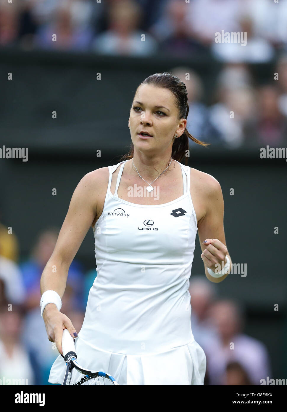 Londra, Regno Unito. Il 29 giugno, 2016. Agnieszka RADWANSKA di Polonia reagisce durante le donne singoli match di primo turno contro Kateryna Kozlova dell'Ucraina il giorno 3 a i campionati di Wimbledon 2016 a Londra, in Gran Bretagna il 29 giugno 2016. Credito: Han Yan/Xinhua/Alamy Live News Foto Stock