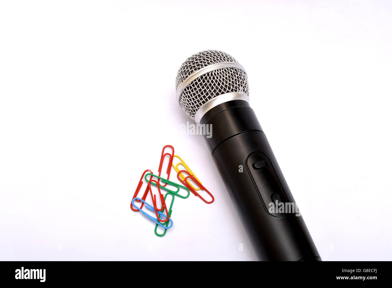 Microfono con carta spine di tenuta - oratore motivazionale. Foto Stock