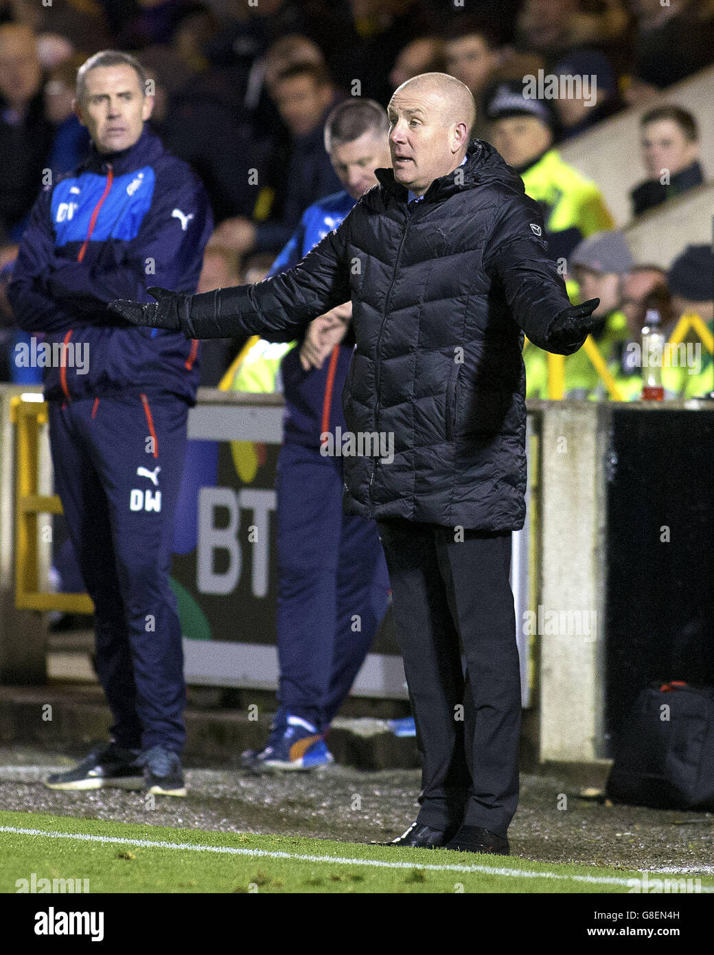 Mark Warburton, manager dei Rangers, durante la partita del Ladbrokes Scottish Championship alla Tony Macaroni Arena di Livingston. Foto Stock