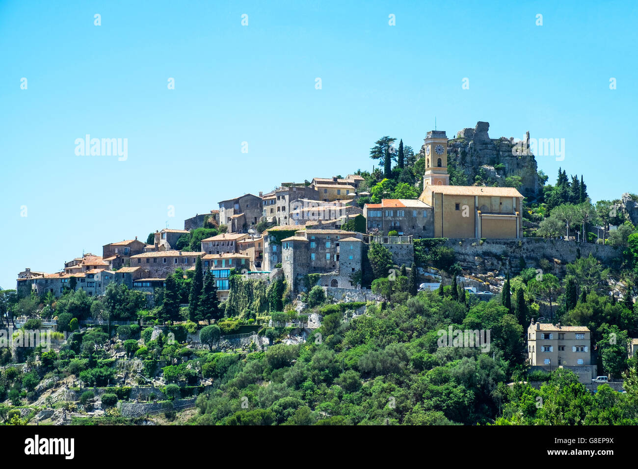 Il XII secolo il villaggio fortificato di Eze alta nella regione delle Alpi Marittime sulla Cote d'Azur nel sud-est della Francia e d'Europa. Foto Stock