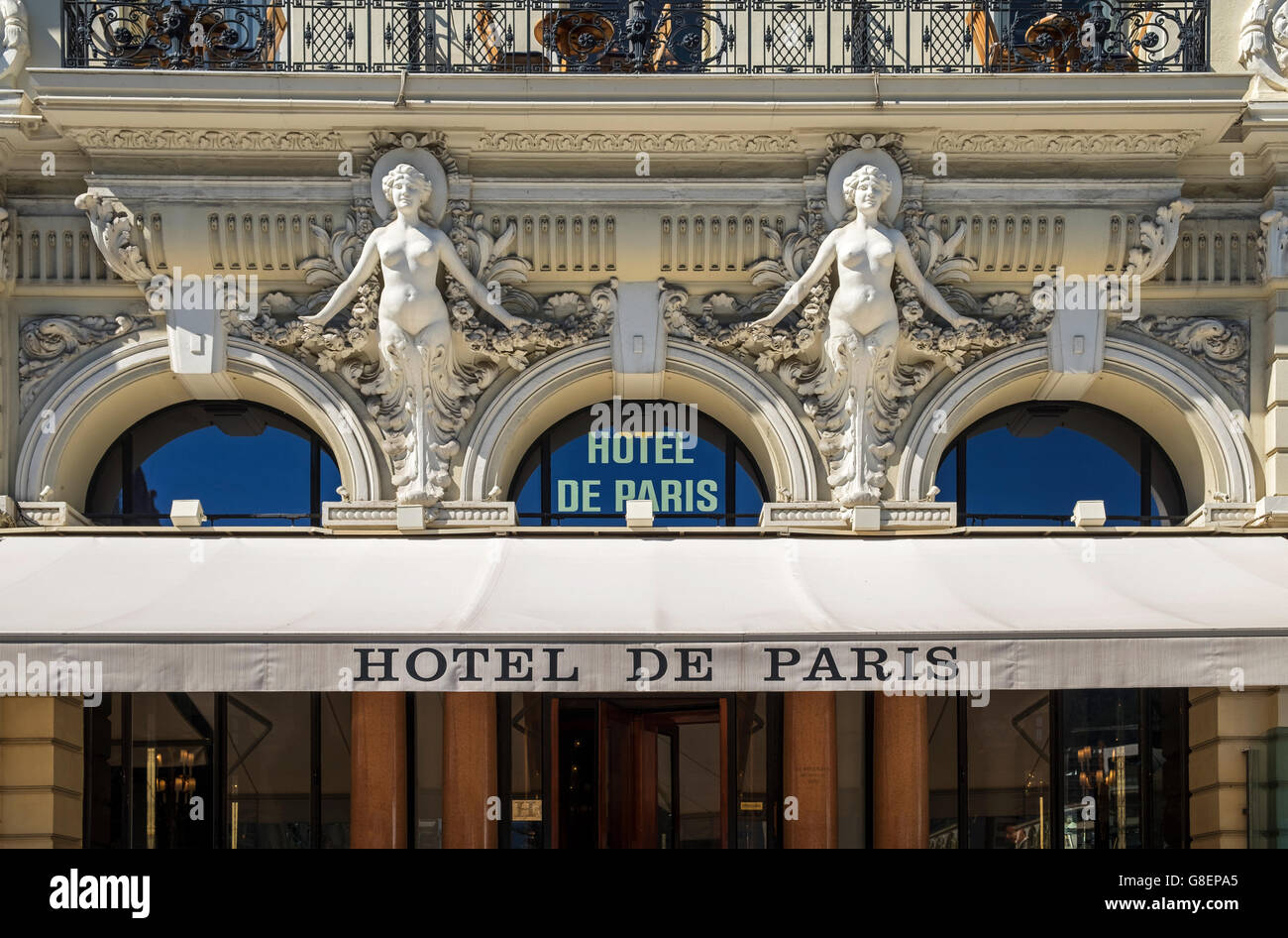 L'entrata principale all'Hotel De Paris a Monte Carlo, Monaco Foto Stock