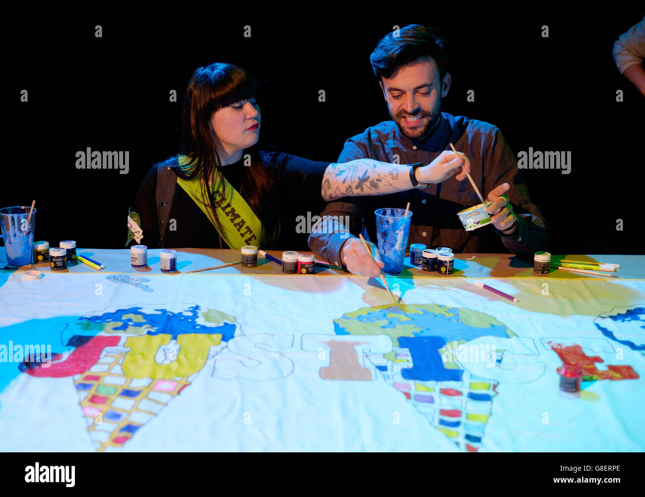 Get Crafty for Our Climate. S London Climate March, at Rich Mix in Shoreditch, Londra. Foto Stock