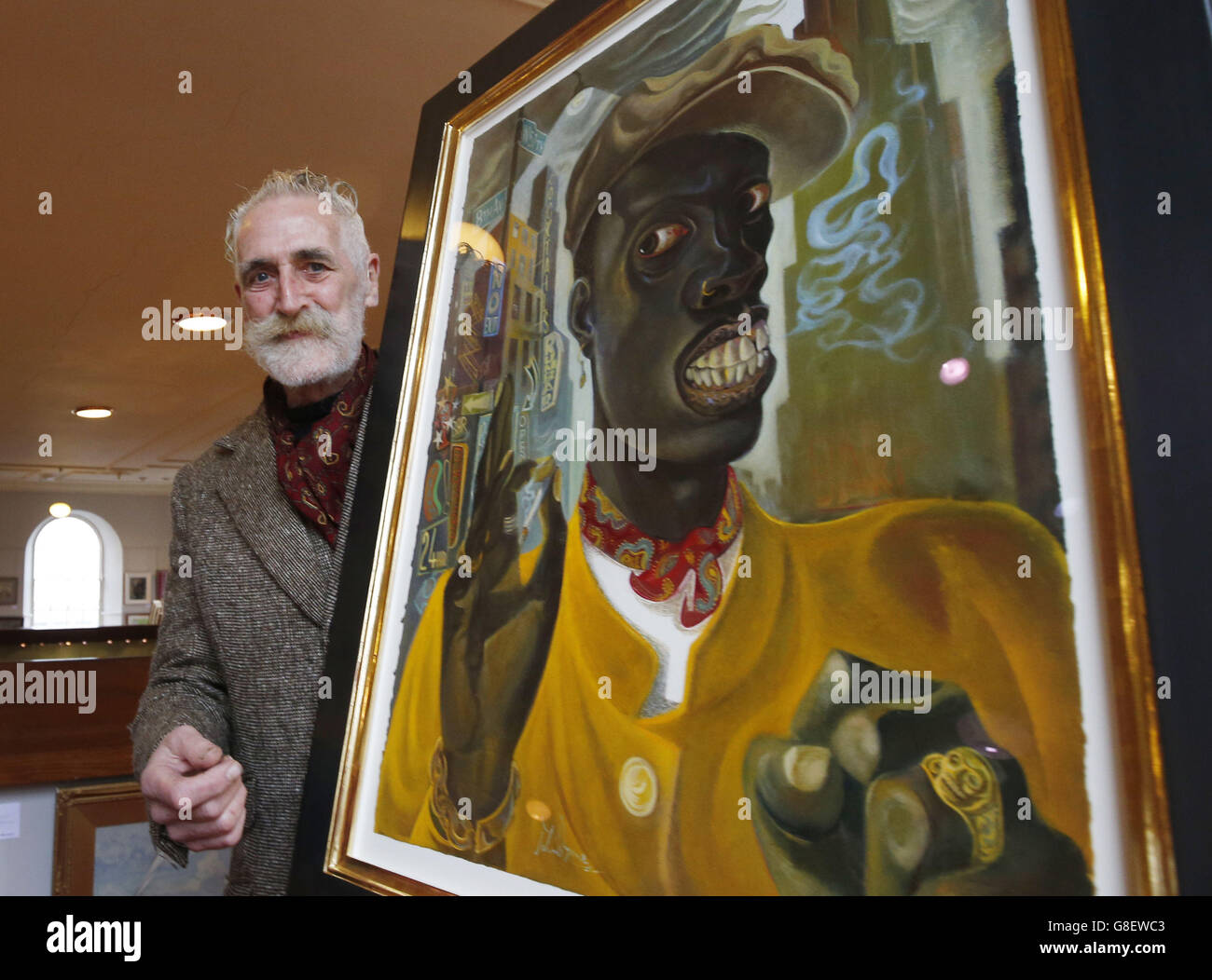 Artista e drammaturgo John Byrne con il suo lavoro intitolato 'West of 8th', che ha donato per raccogliere denaro per il Teapot Trust, durante una fotocellula a Lyon & Turnbull aste a Edimburgo. Foto Stock