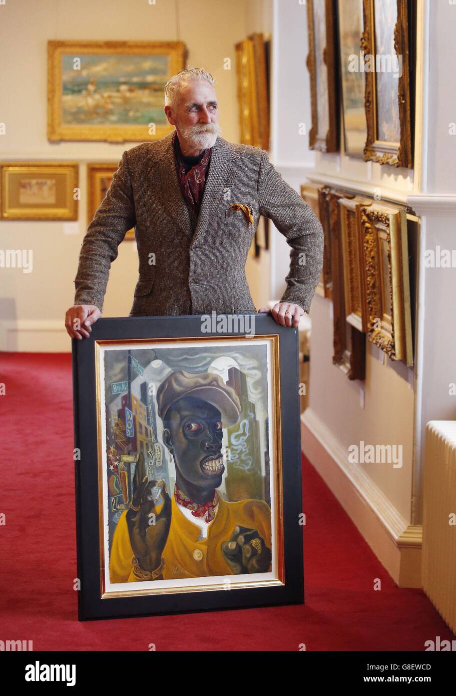 Artista e drammaturgo John Byrne con il suo lavoro intitolato 'West of 8th', che ha donato per raccogliere denaro per il Teapot Trust, durante una fotocellula a Lyon & Turnbull aste a Edimburgo. Foto Stock