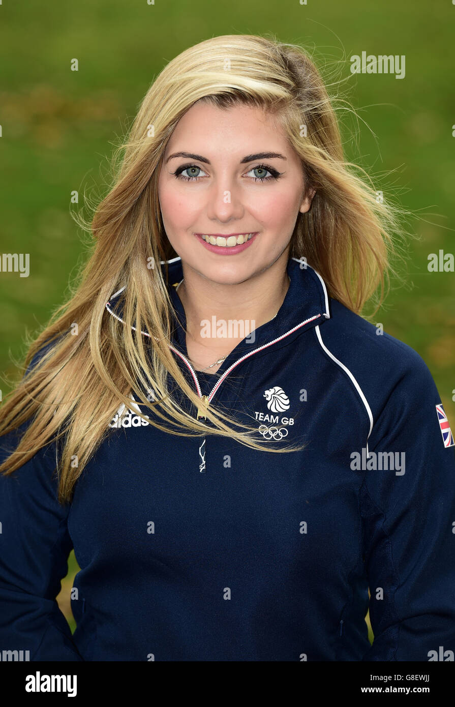 Amber Hill della Gran Bretagna che compete nello Skeet delle Donne durante l'annuncio della British Olympic Association Team GB al Bisham Abbey National Sports Centre. Foto Stock