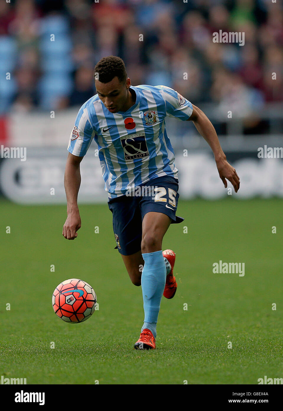 Calcio - Emirates fa Cup - primo turno - Coventry City v Northampton Town - Ricoh Arena. Jacob Murphy, città di Coventry Foto Stock