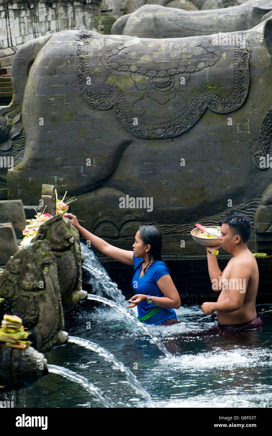 Asia, Asia sud-orientale, Indonesia Bali, Tirta Empul Tampaksiring - Bali Primavera sacra tempio dell'acqua Foto Stock