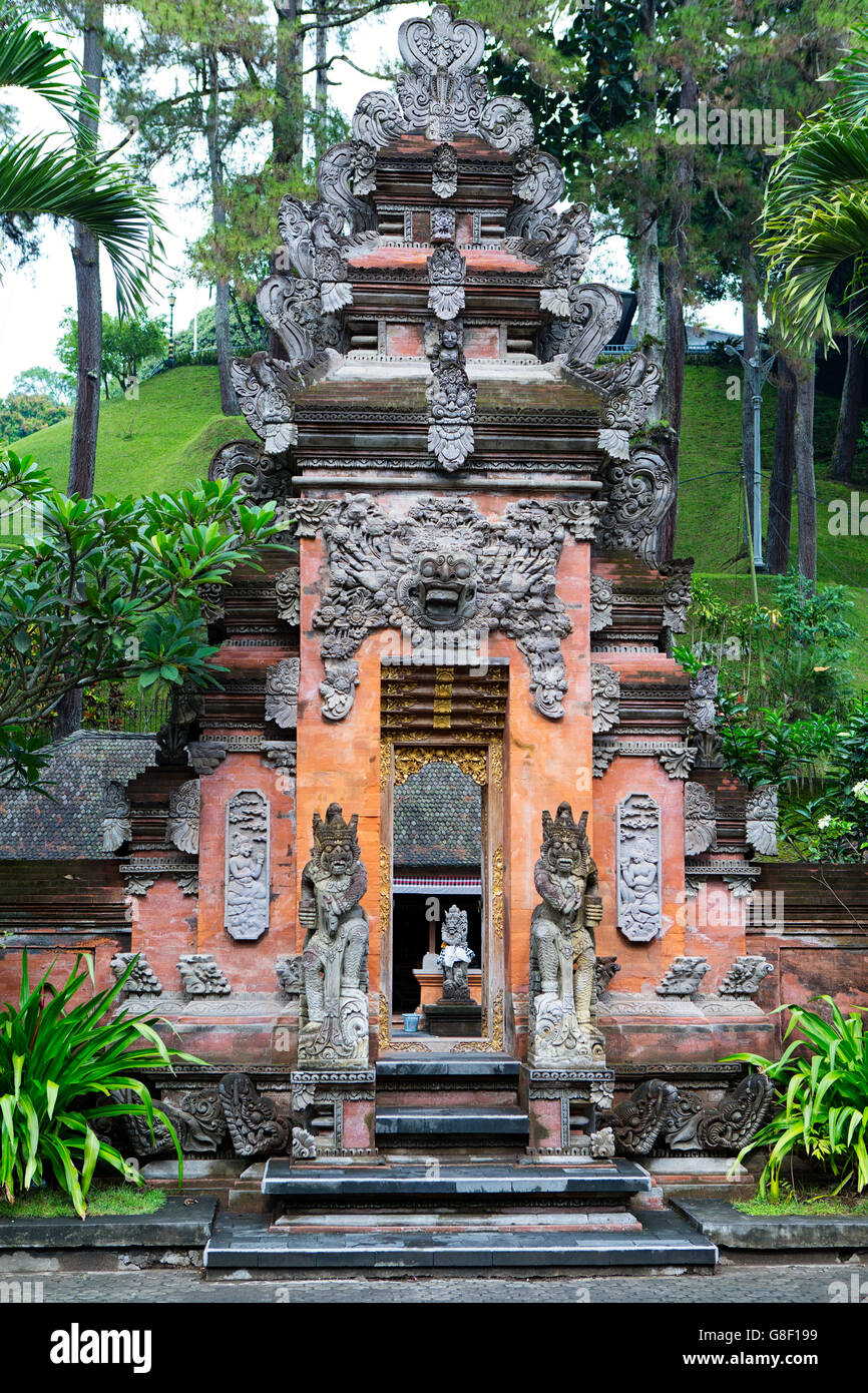 Portale d'accesso alla Tirta Empul nel villaggio di Tampaksiring - una molla di santo tempio di acqua a Bali Foto Stock