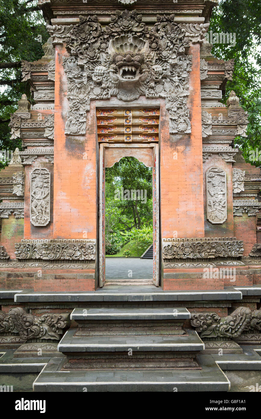Portale d'accesso alla Tirta Empul nel villaggio di Tampaksiring - una molla di santo tempio di acqua a Bali Foto Stock