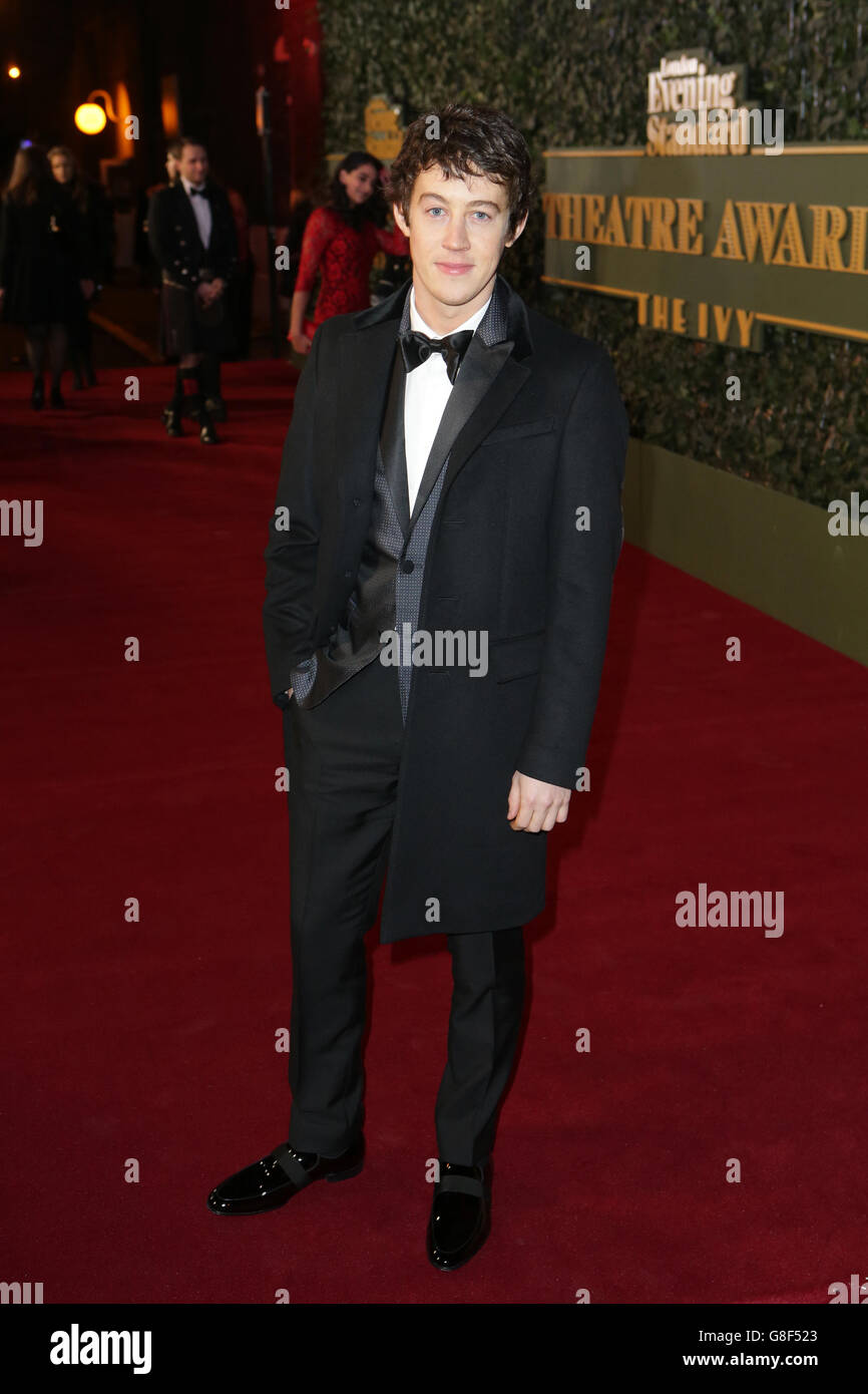Alex Sharp partecipa al London Evening Standard Theatre Awards in collaborazione con l'Ivy, all'Old Vic Theatre di Londra. PREMERE ASSOCIAZIONE foto. Data immagine: Domenica 22 novembre, 2015. Il credito fotografico dovrebbe essere: Daniel Leal-Olivas/PA Wire. Foto Stock