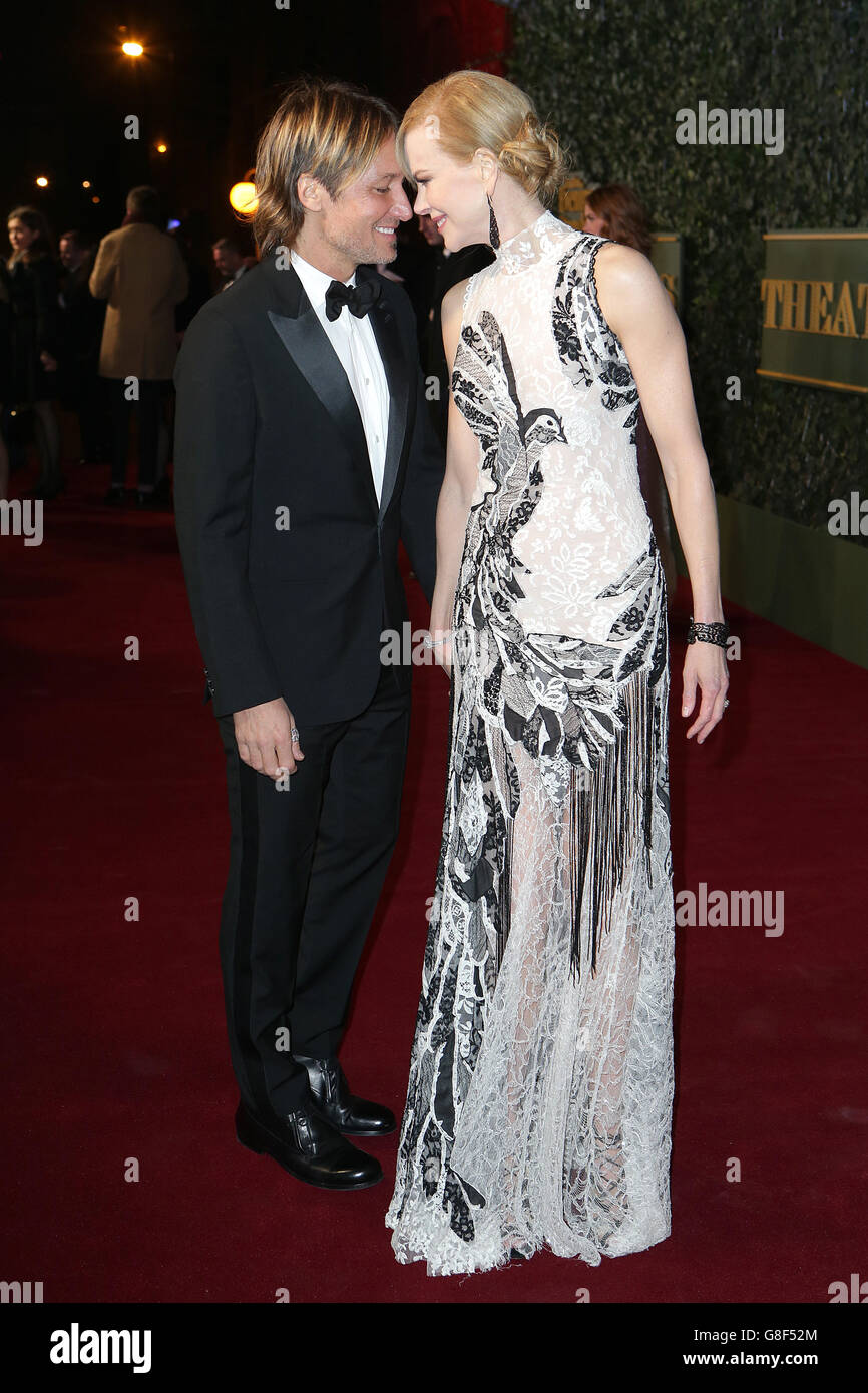 Keith Urban e Nicole Kidman partecipano ai London Evening Standard Theatre Awards in collaborazione con l'Ivy, all'Old Vic Theatre di Londra. PREMERE ASSOCIAZIONE foto. Data immagine: Domenica 22 novembre, 2015. Il credito fotografico dovrebbe essere: Daniel Leal-Olivas/PA Wire. Foto Stock