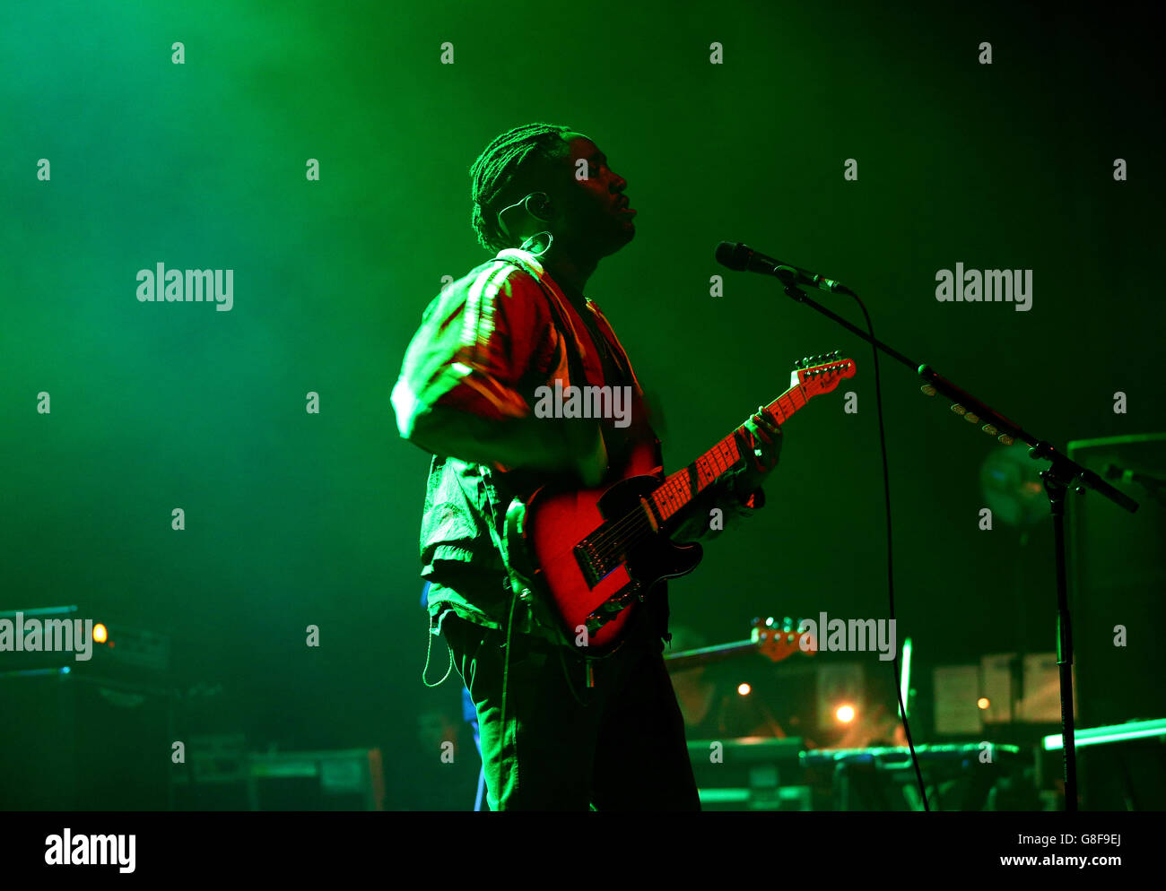 Kyle Okereke della band inglese Indie Rock Bloc Party sul palco dell'O2 ABC Glasgow, come parte del tour di radio X Road Trip nel Regno Unito. Foto Stock