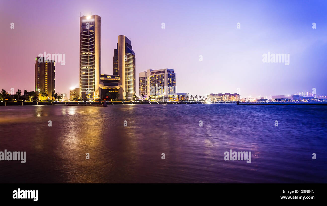 Skyline del centro di Corpus Christi, Texas di notte Foto Stock