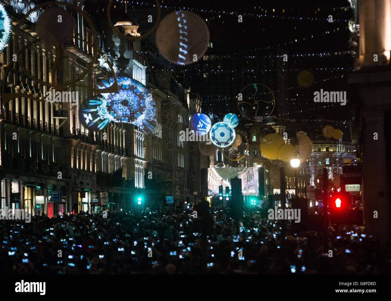 Eleganza senza tempo, le nuovissime Regent Street Christmas Lights, sponsorizzate da Jo Malone London, su Regent Street a Londra. Foto Stock