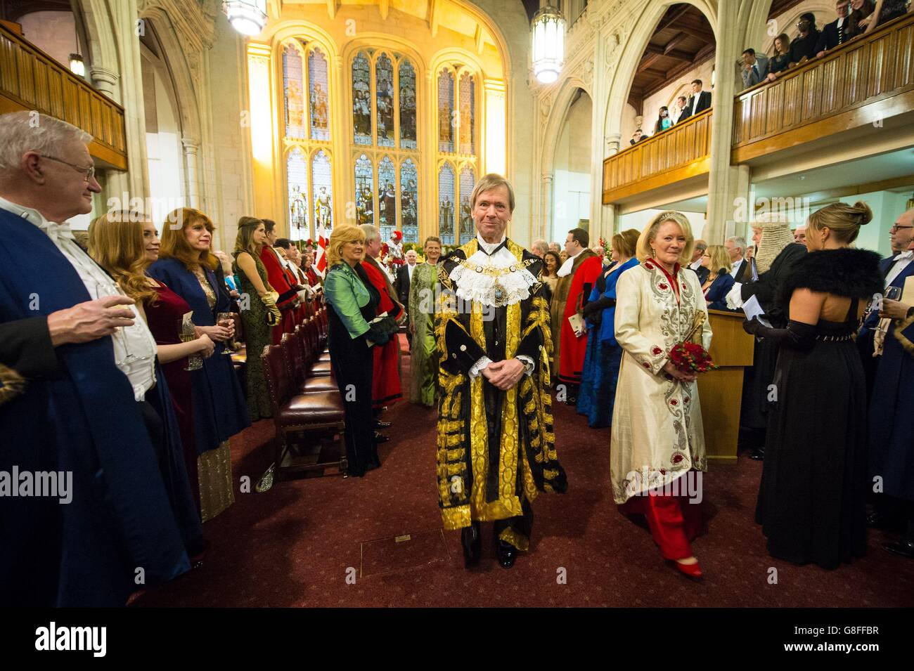 Il nuovo Lord Mayor di Londra Jeffrey Mountevans e sua moglie Juliet partecipano alla processione al banchetto del Lord Mayor, presso la Guildhall, nel centro di Londra. Foto Stock