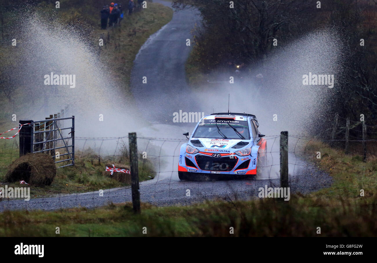 FIA World Rally Championship - Galles Rally GB - Day Four. Hyundai Motorsport driver Dani Sordo e co-driver Marc Marti in Hyundai i20 WRC durante il giorno quattro del Rally Galles GB. Foto Stock