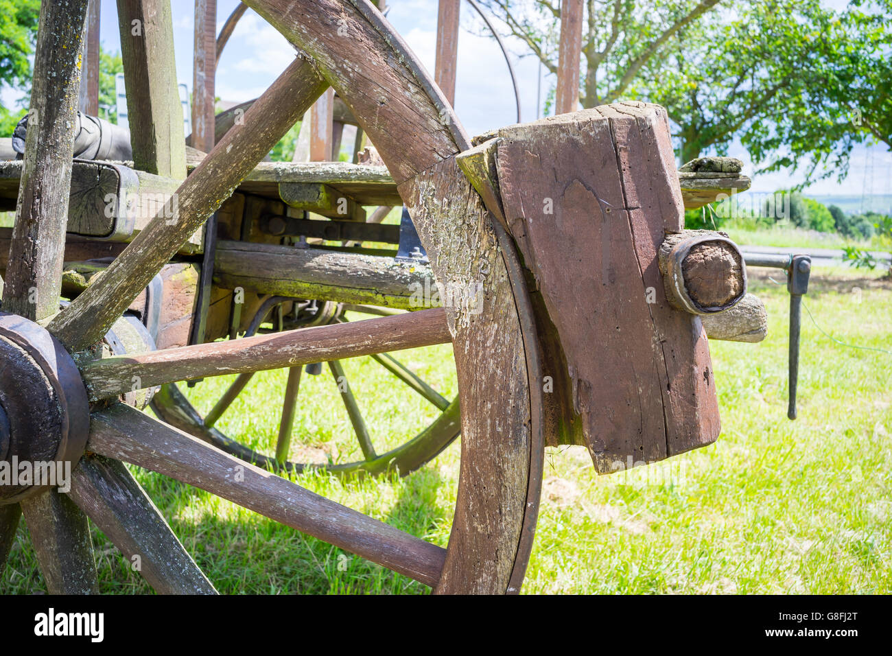Weathered cavallo carrello con ruota rotto Foto Stock