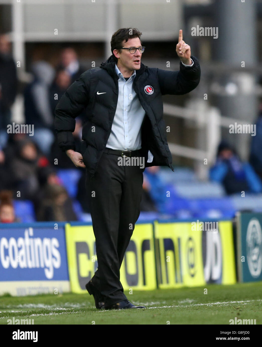 Birmingham City / Charlton Athletic - Campionato Sky Bet - St Andrews. Karel Fraeye, direttore atletico di Charlton, si attira sulla linea di contatto Foto Stock