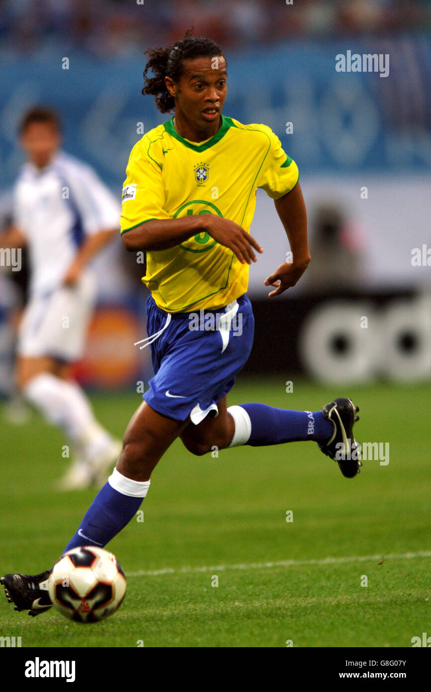 Calcio - Coppa delle confederazioni FIFA 2005 - Gruppo B - Brasile / Grecia  - Stadio dei Mondiali di calcio. Ronaldinho, Brasile Foto stock - Alamy