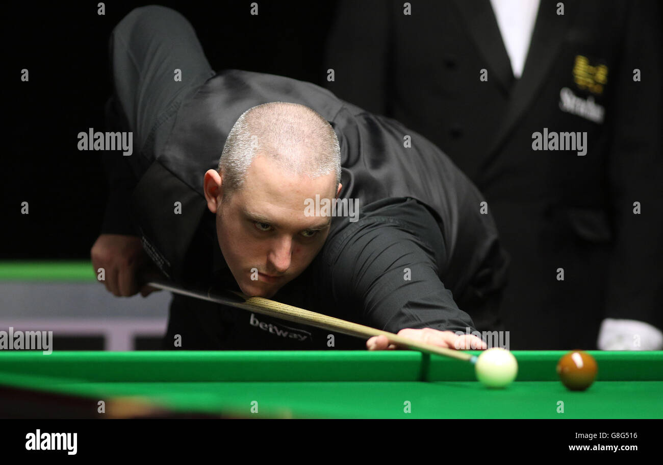 David Grace di Leeds durante il quinto giorno del Betway UK Snooker Championship 2015 allo York Barbican, York. PREMERE ASSOCIAZIONE foto. Data immagine: Domenica 29 novembre 2015. Vedi la storia di PA SNOOKER York. Il credito fotografico dovrebbe essere: Richard Sellers/PA Wire. Foto Stock