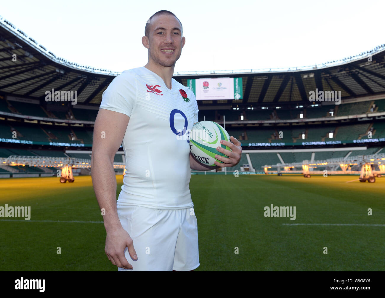 Inghilterra 2016 lancio delle partite - Stadio di Twickenham. Mike Brown in Inghilterra durante il lancio della serie 2016 Old Mutual Wealth al Twickenham Stadium, Londra. Foto Stock