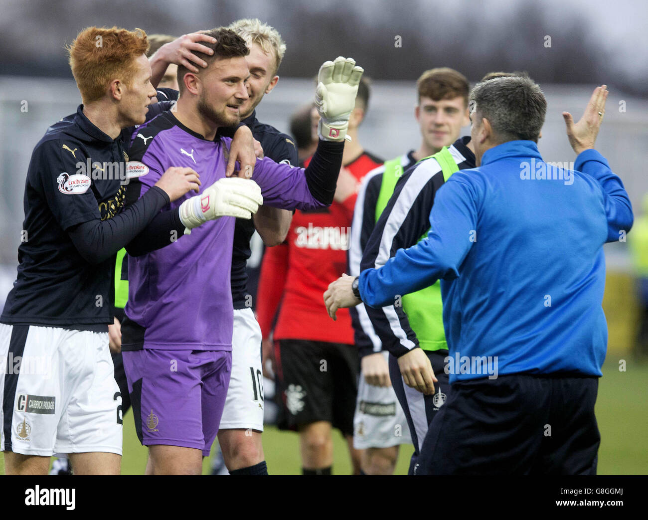 Falkirk / Rangers - Campionato Scozzese - Stadio Falkirk. Falkirk's Danny Rogers (seconda a sinistra) festeggia con i compagni di squadra al termine della partita del campionato scozzese al Falkirk Stadium, Falkirk. Foto Stock