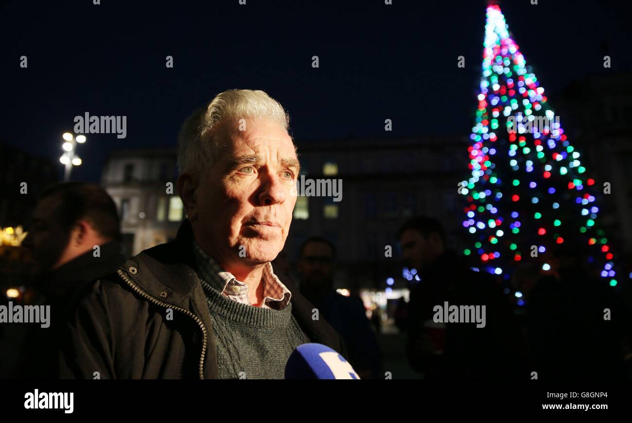 P. Peter McVerry partecipa a una marcia lungo o'Connell Street a Dublino, in occasione del primo anniversario della morte di Jonathan Corrie. Foto Stock