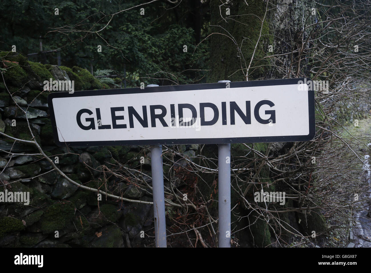 Glenriding dopo il fiume nella città in Cumbria ha fatto esplodere le sue rive di nuovo dopo le precipitazioni continue ieri notte. Foto Stock