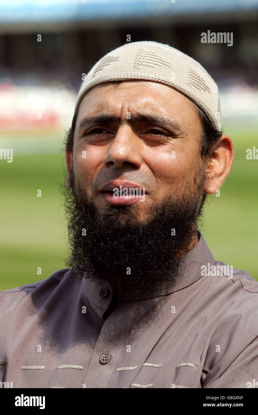 Cricket - Trofeo Cheltenham & Gloucester - Quarta finale - Surrey contro Hampshire - The Brit Oval. Saqlain Mushtaq, Surrey Foto Stock