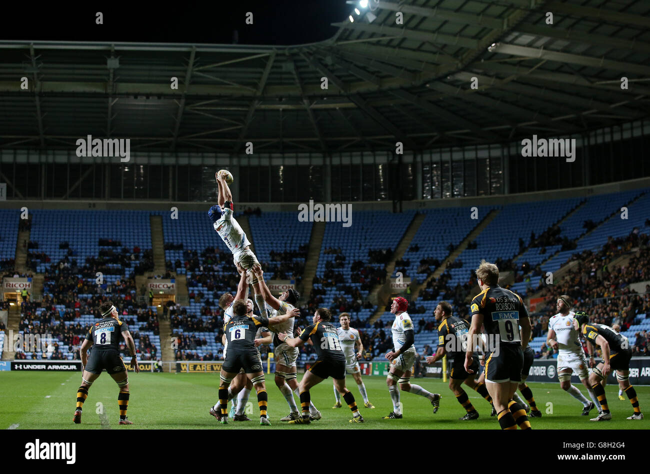 Wasps / Exeter Chiefs - Aviva Premiership - Ricoh Arena. Julian Salvi di Exeter vince una linea fuori durante la partita di Premiership alla Ricoh Arena, Coventry. Foto Stock