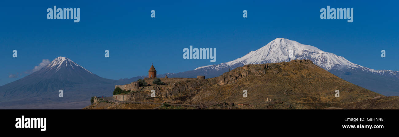 Khor Virap monastero nella parte anteriore del monte Ararat e poco montagna Ararat in Armenia Foto Stock