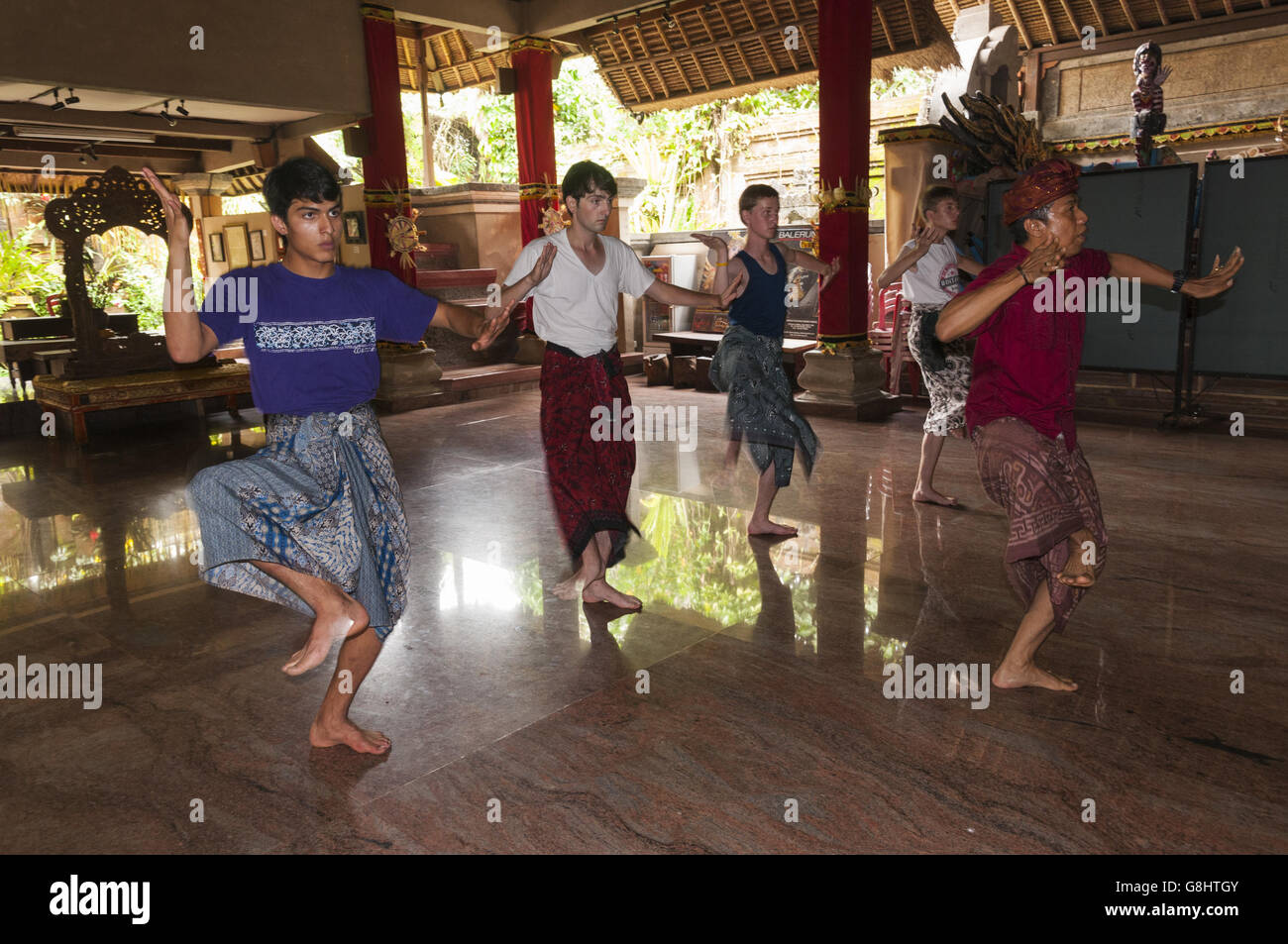 Elk220-3264 Indonesia Bali Ubud, Bali Progetto Arte, danza tradizionale di istruzione Foto Stock