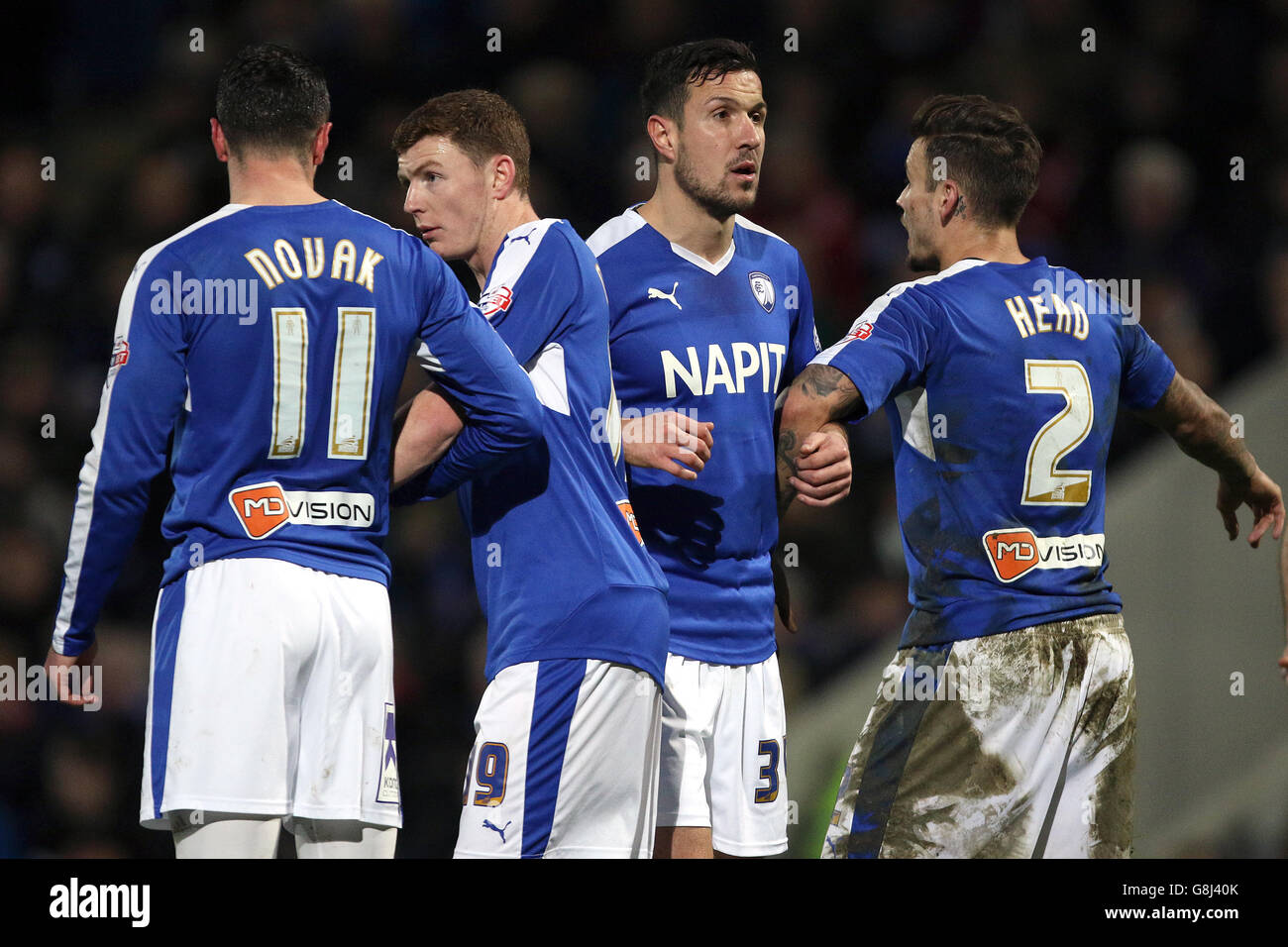 Chesterfield / Coventry City - Sky Bet League One - Proact Stadium. L-R: Lee Novak di Chesterfield, Dion Donohue, Richard Wood e Chris herd formano un muro difensivo Foto Stock